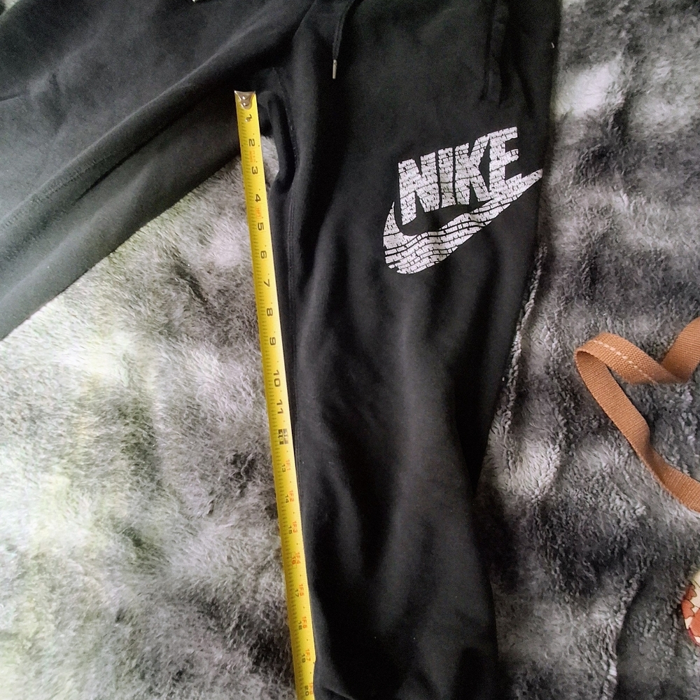Nike Vintage Men's Black Joggers with White Logo - Picture 8 of 8